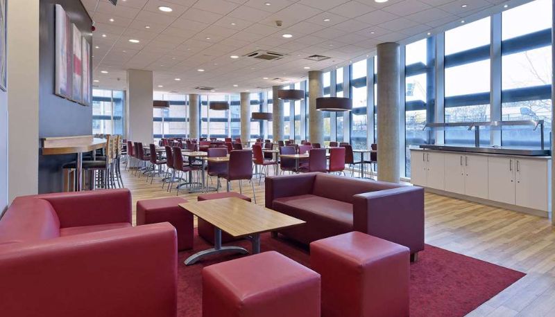 Bar - TRAVELODGE WINDSOR CENTRAL