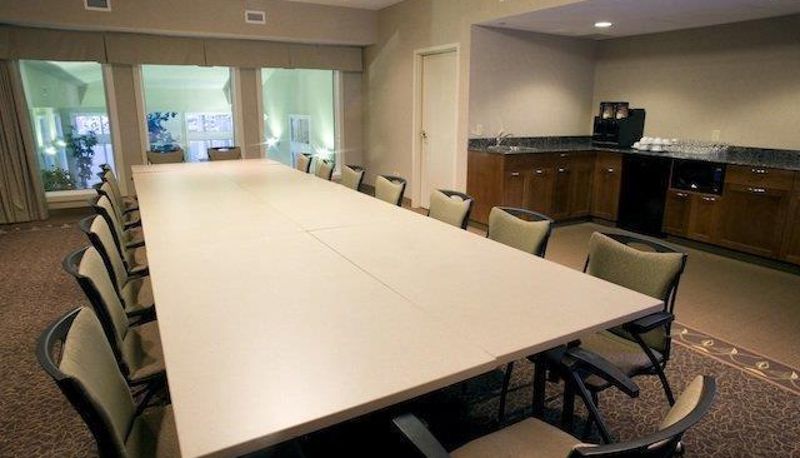 Sala konferencyjna - Heritage Inn And Suites