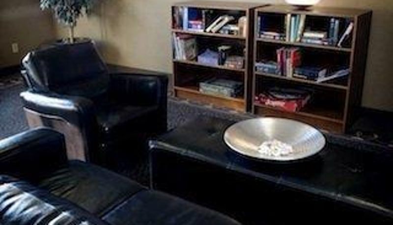 Sala - Heritage Inn And Suites