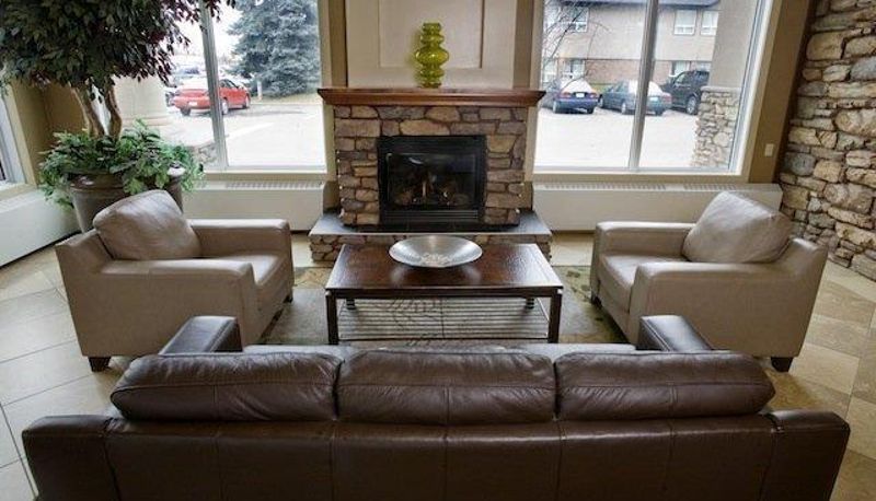 Sala - Heritage Inn And Suites