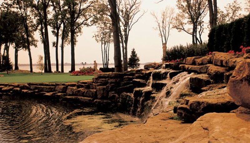 Info - Chateau Vaudreuil Hotel And Suites