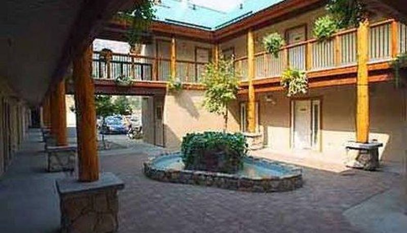 Hall - Waterton Glacier Suites
