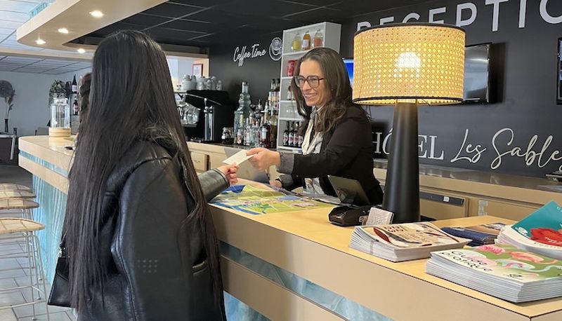 Reception - Hôtel Les Sables - Urban Style - by Logis Hotels