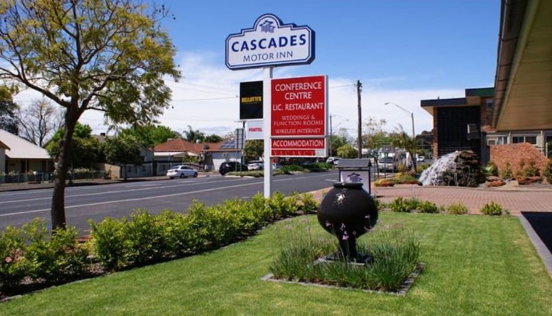 Hall - Cascades Motor Inn