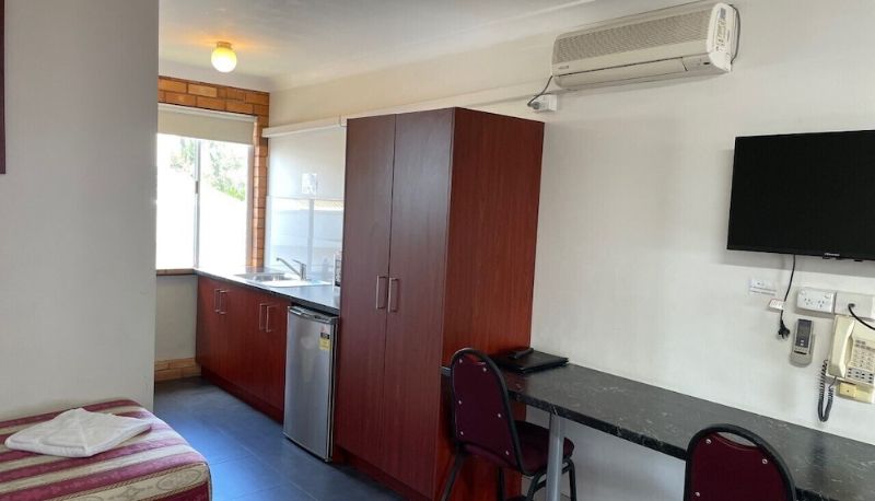 Standard room - Homestead Motel