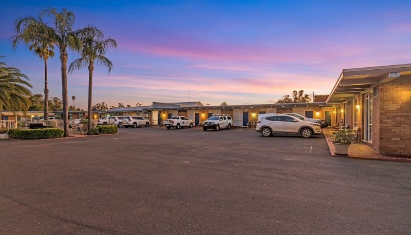 Info - Plainsman Motel