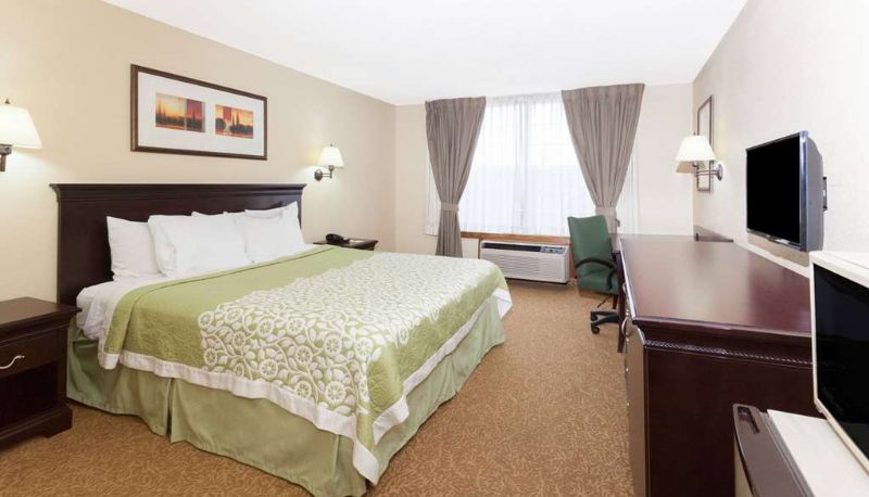 Zimmer - Days Inn & Suites by Wyndham Tucker/Northlake