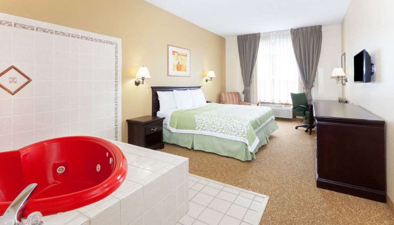 Zimmer - Days Inn & Suites by Wyndham Tucker/Northlake