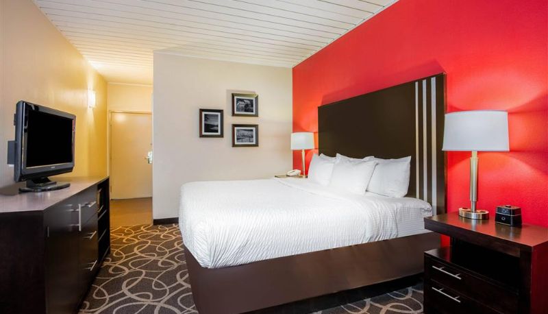Camera - La Quinta Inn & Suites by Wyndham Elkview - Charleston NE