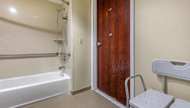 Room - Comfort Suites Visalia - Convention Center