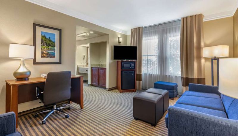 Suite - Comfort Suites Visalia - Convention Center