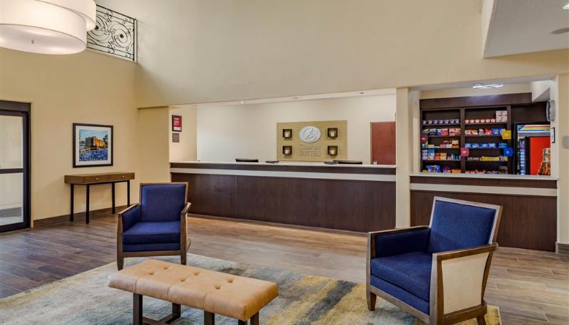Hall - Comfort Suites Baytown I - 10