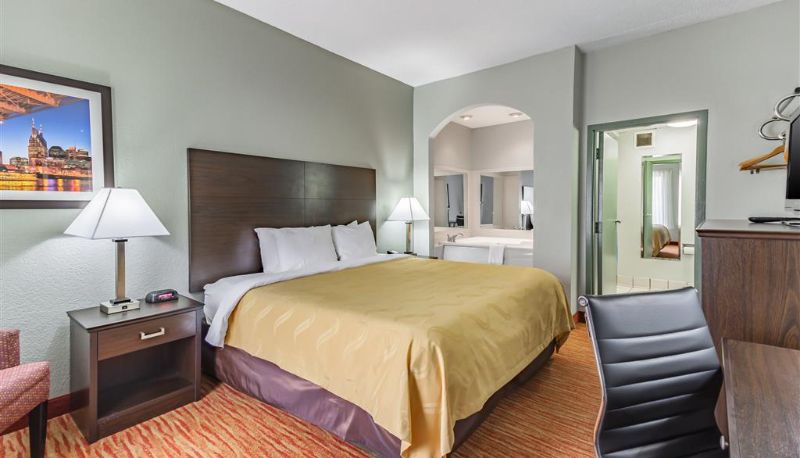 Room - Quality Inn Goodlettsville