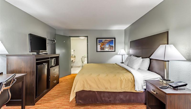Room - Quality Inn Goodlettsville