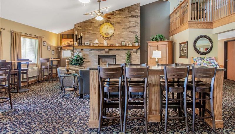 Sala - AmericInn by Wyndham White Bear Lake St. Paul