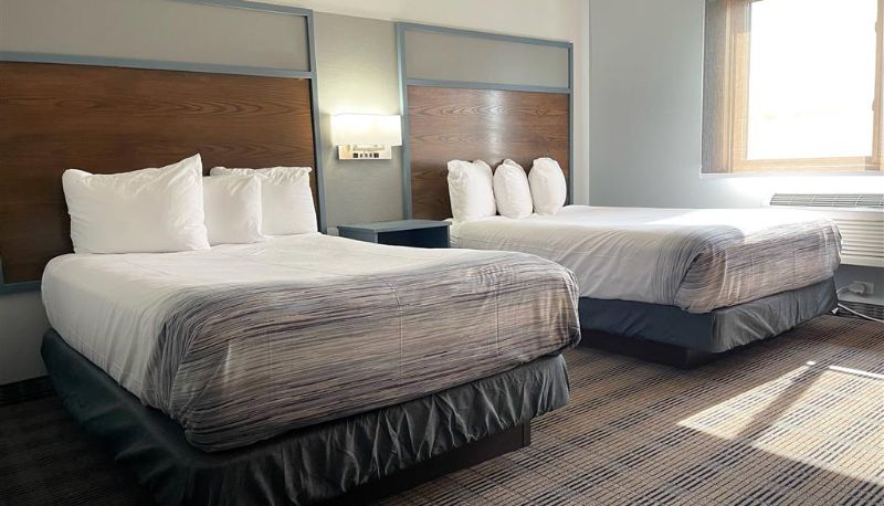 Zimmer - AmericInn by Wyndham Ladysmith