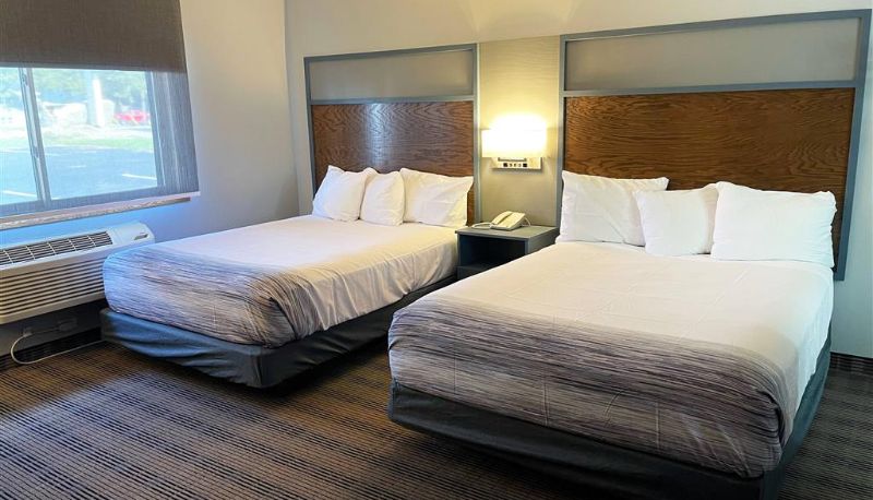 Zimmer - AmericInn by Wyndham Ladysmith