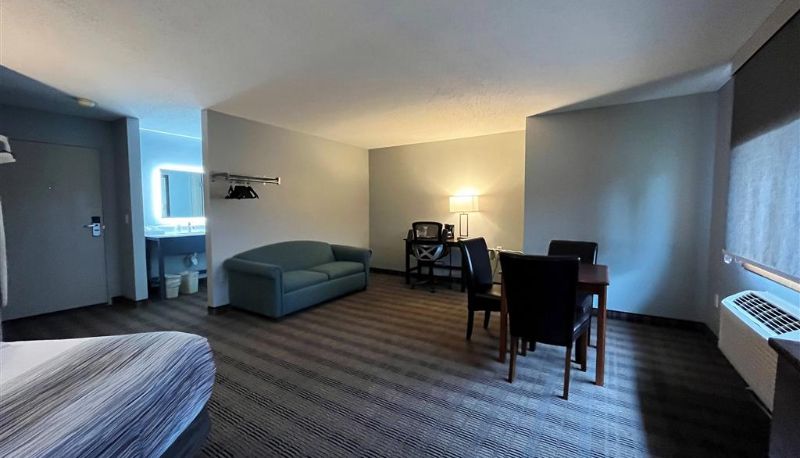 Habitación - AmericInn by Wyndham Ladysmith