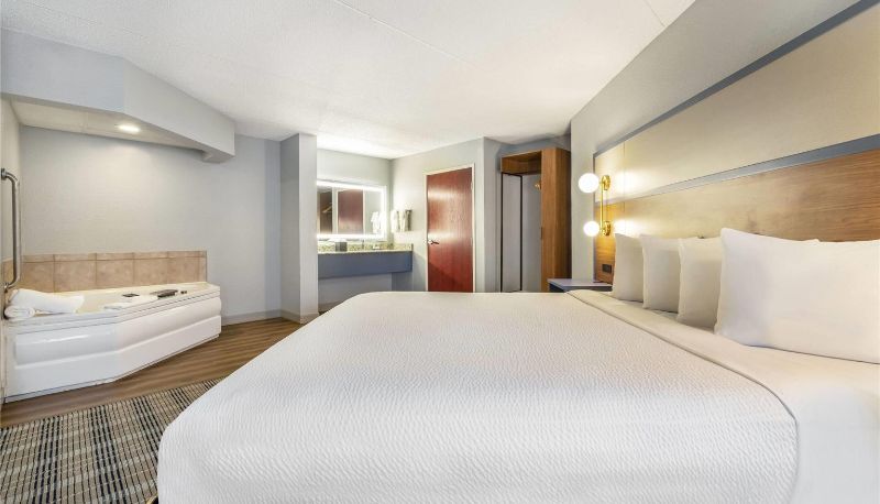 Suite - AmericInn by Wyndham Mounds View Minneapolis