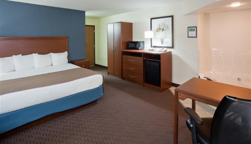 Suite - AmericInn by Wyndham Spencer