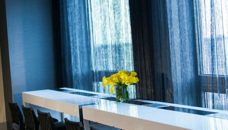 Bar - Renaissance Chicago OHare Suites Hotel