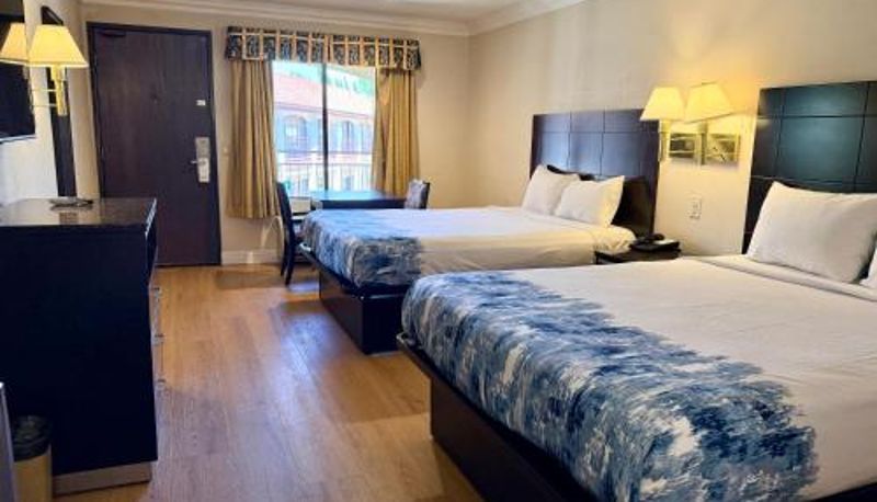 Bilgi - Castaic Inn Six Flags Valencia