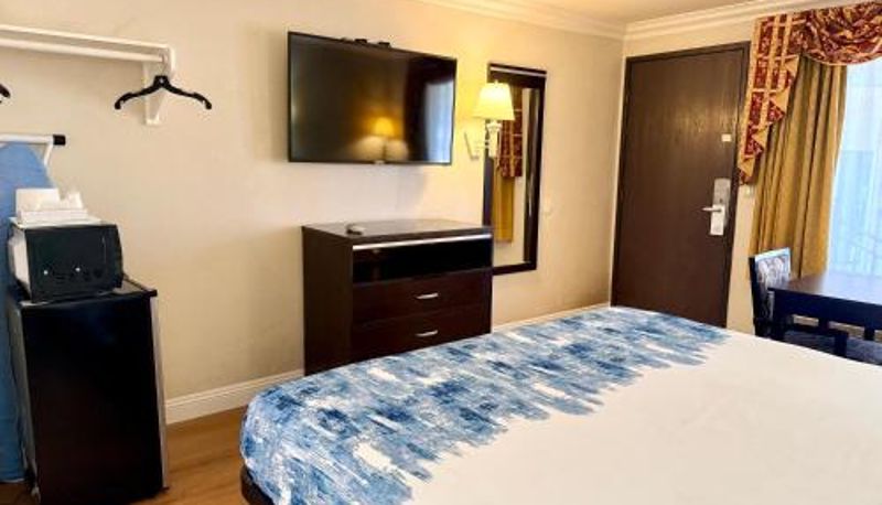 Oda - Castaic Inn Six Flags Valencia