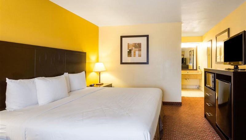 Camera - Quality Inn Indianola
