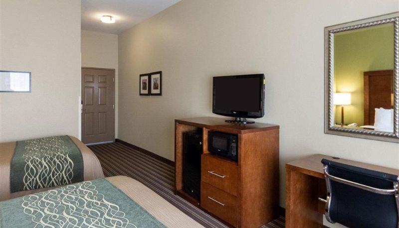 Zimmer - Comfort Inn & Suites Fayetteville-University Area