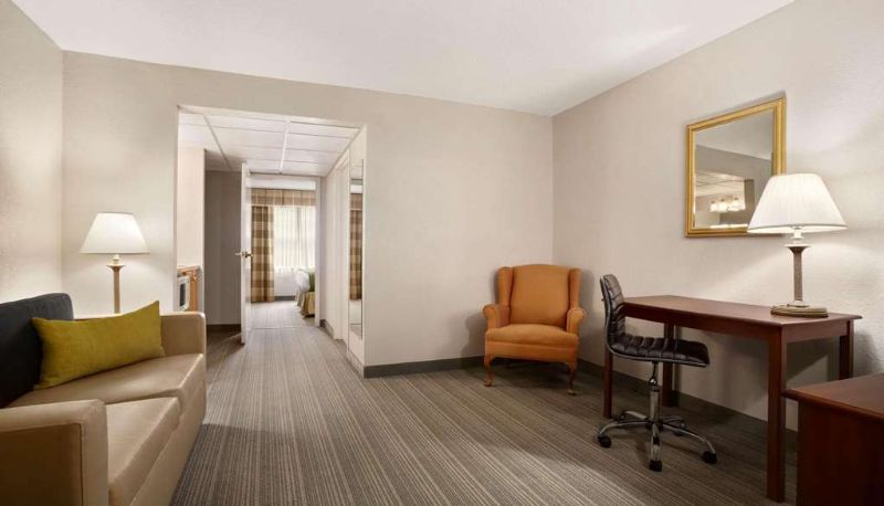 Suite - Country Inn & Suites by Radisson Charlotte University Place NC