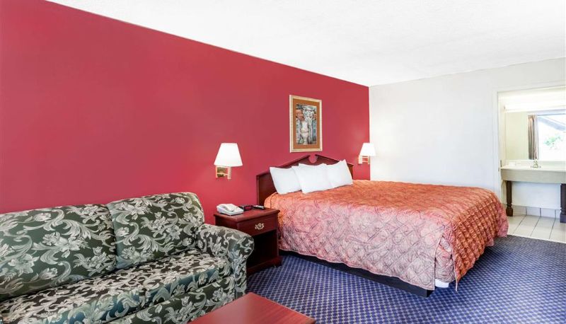 Zimmer - Days Inn by Wyndham Martin
