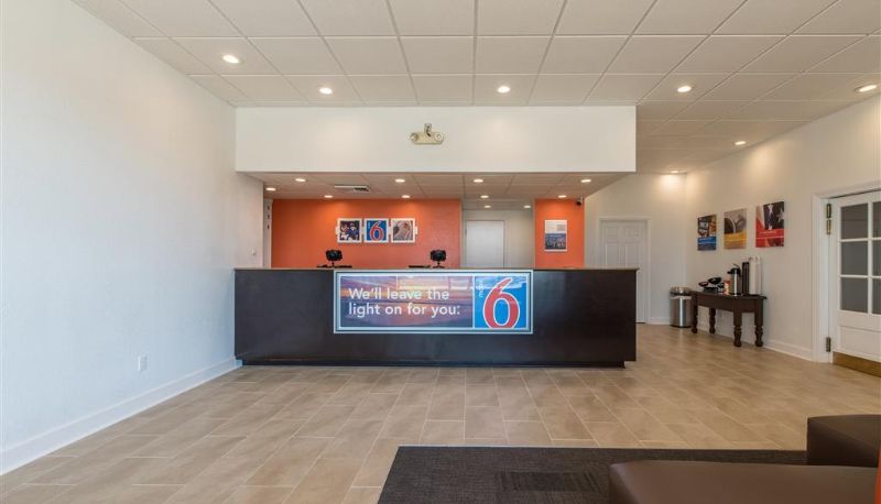 Sala - Americas Best Value Inn Hamilton