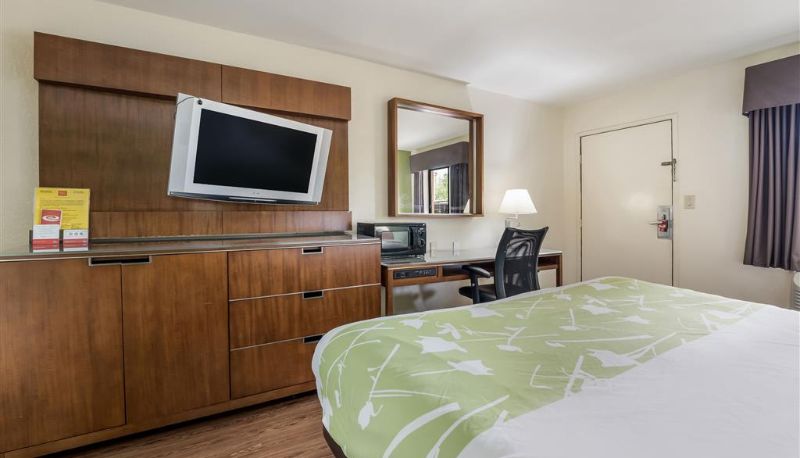 Camera - Econo Lodge Atlanta Airport East