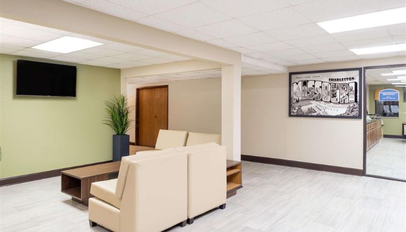 Sala - Super 8 by Wyndham Charleston/Sikeston East MO