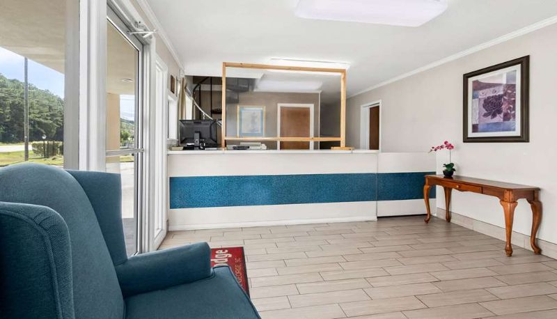 Hall - Econo Lodge St. George