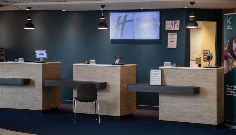 Reception - Holiday Inn Express LONDON - STANSTED AIRPORT by IHG