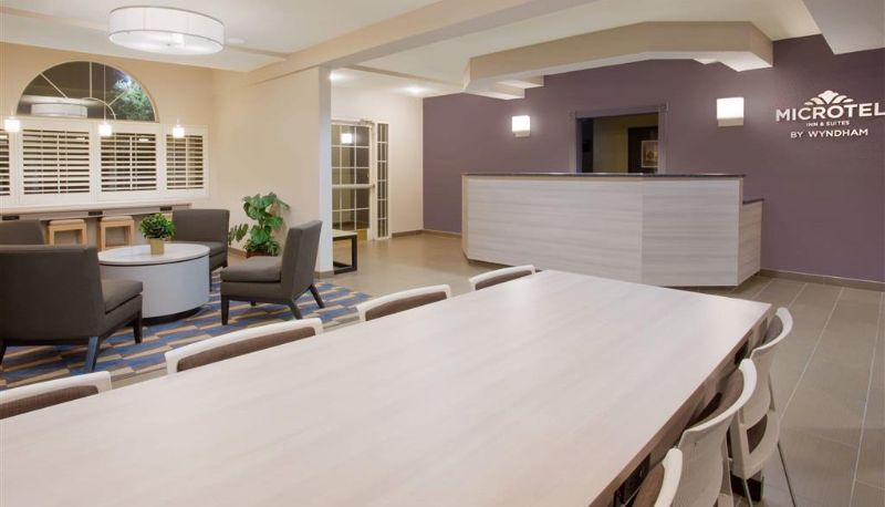 Hall - Microtel Inn & Suites by Wyndham Leesburg/Mt Dora