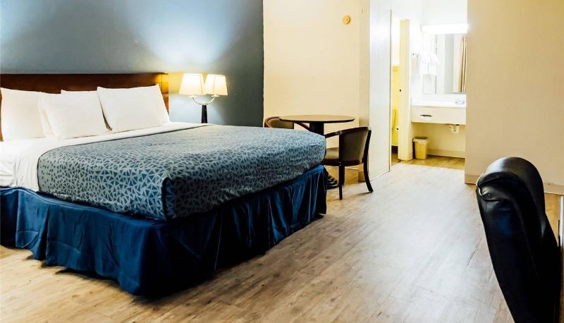 Zimmer - Rodeway Inn & Suites Carrollton