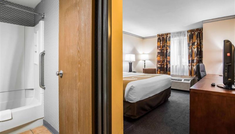 Camera - Quality Inn Cortland - University Area