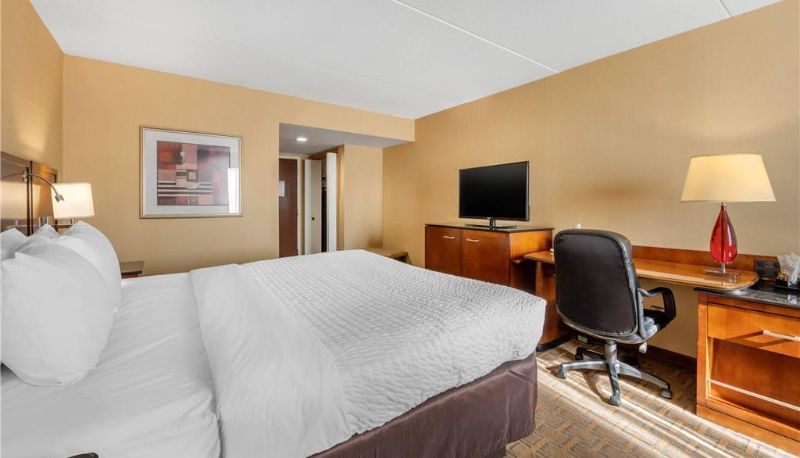 Zimmer - Clarion Hotel Conference Center on Lake Erie