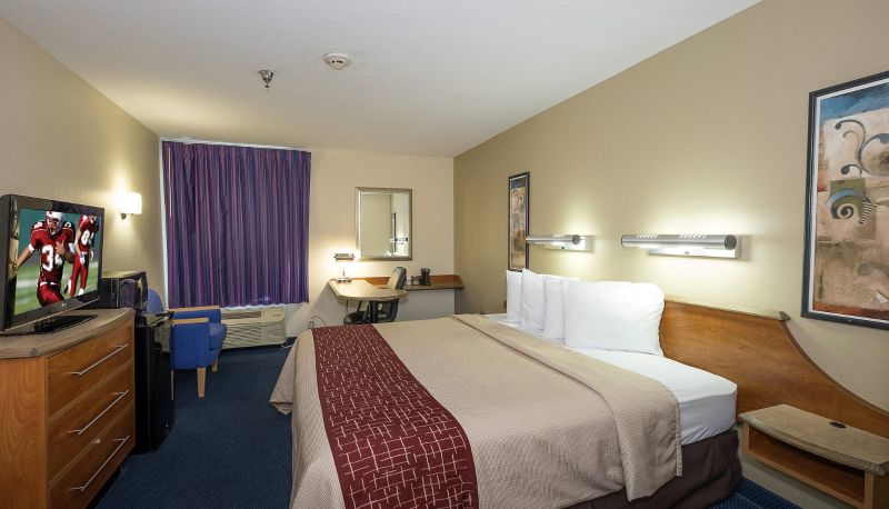 Room - OH Red Roof Inn Jackson