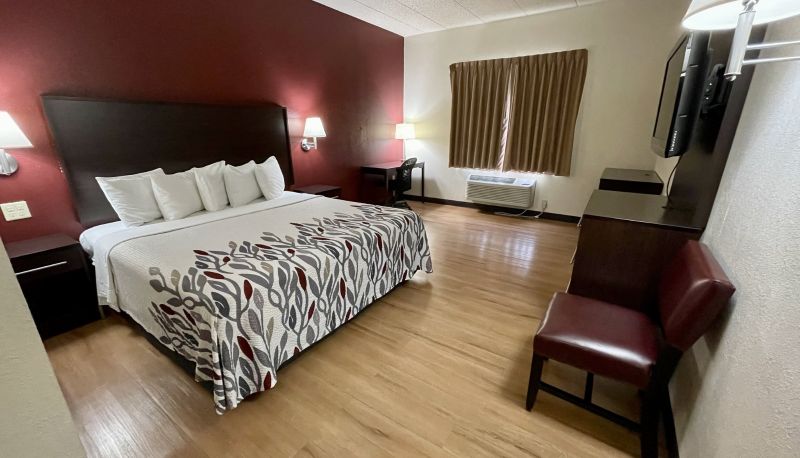 Room - Red Roof Inn Sandusky - Milan