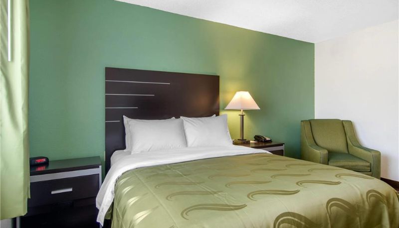 Camera - Quality Inn Russell