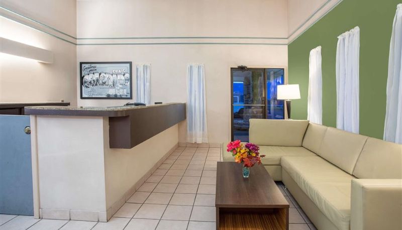Lobby - Super 8 by Wyndham Craig