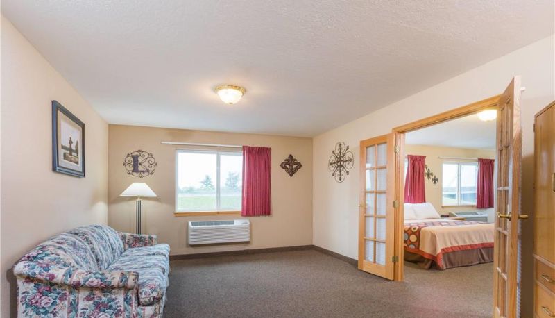 Suite - Super 8 by Wyndham Gallipolis Pt Pleasant Area