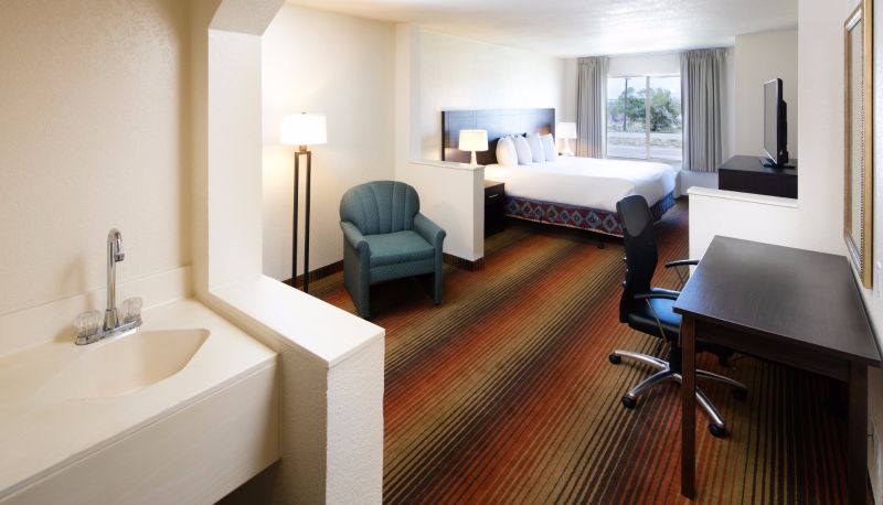 Suite - La Junta Inn