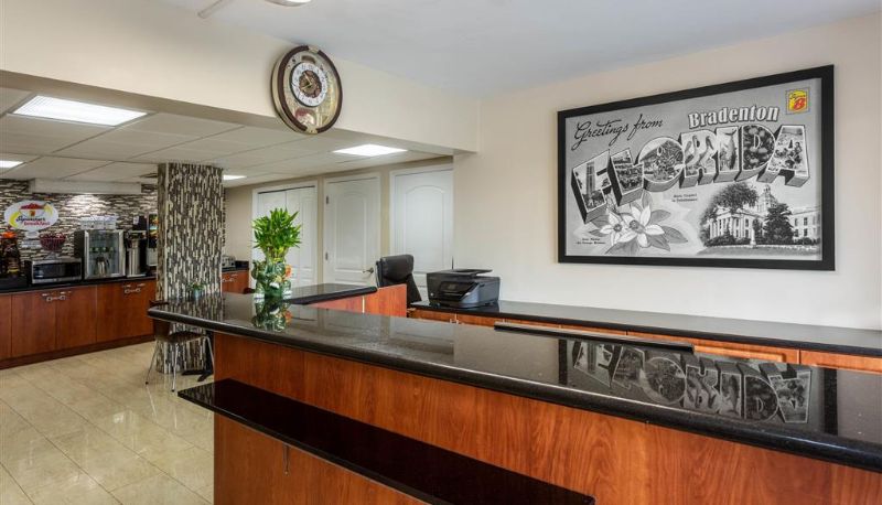Lobby - Super 8 by Wyndham Bradenton Sarasota Area