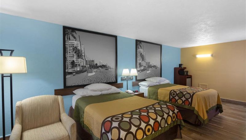 Zimmer - Super 8 by Wyndham Bradenton Sarasota Area