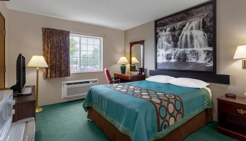 Zimmer - Super 8 by Wyndham Reedsburg