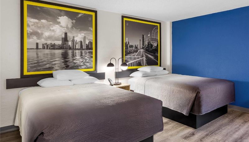 Room - Super 8 by Wyndham Chicago IL